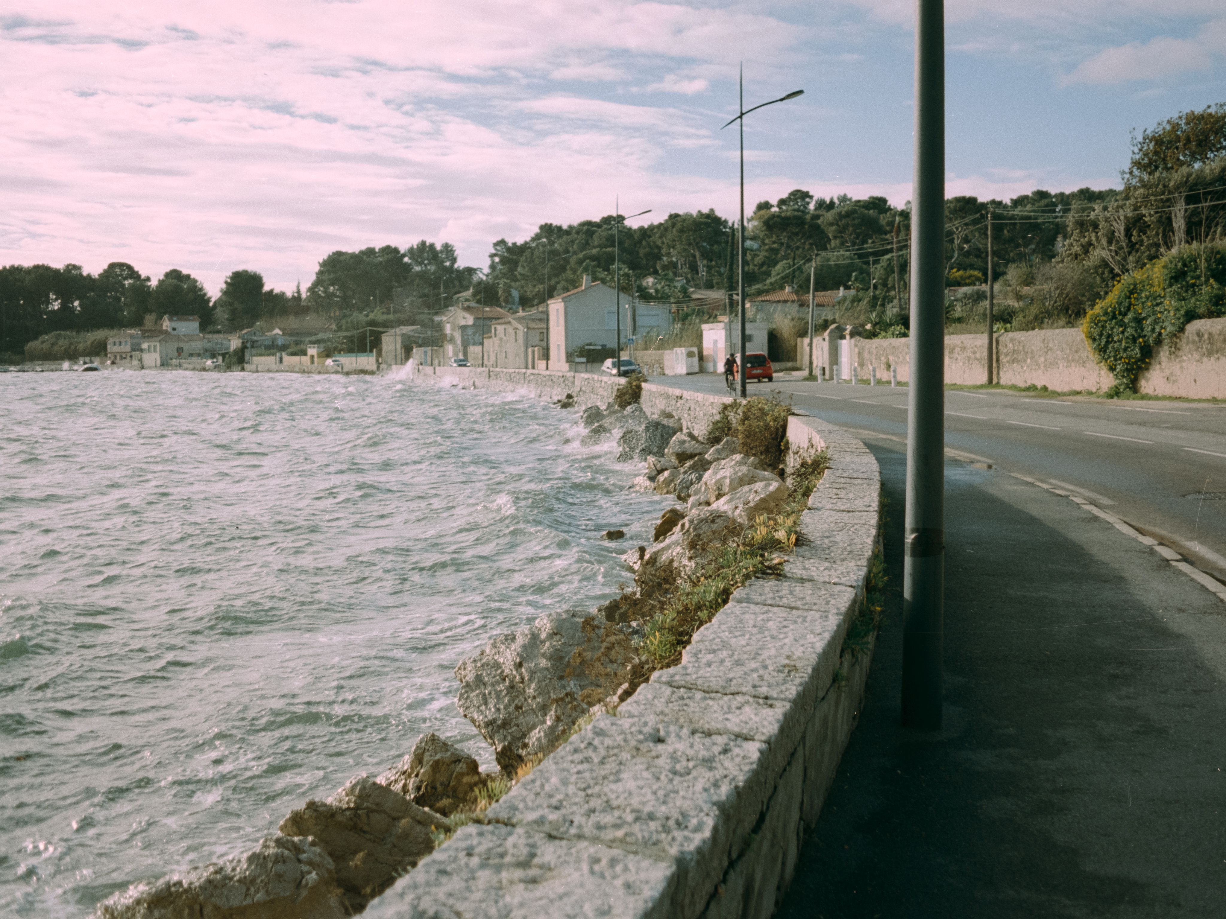 White and grey waves