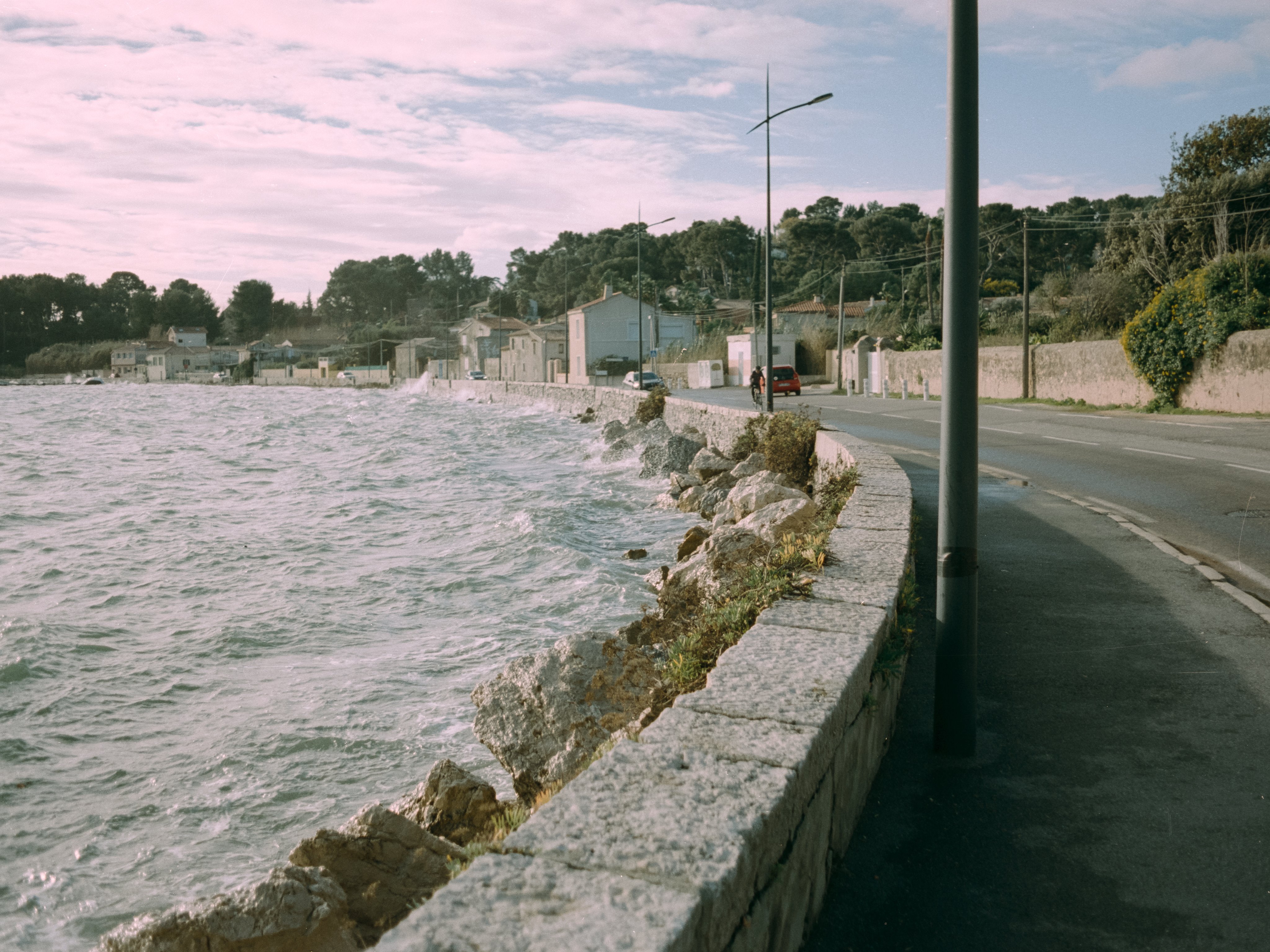 White and grey waves
