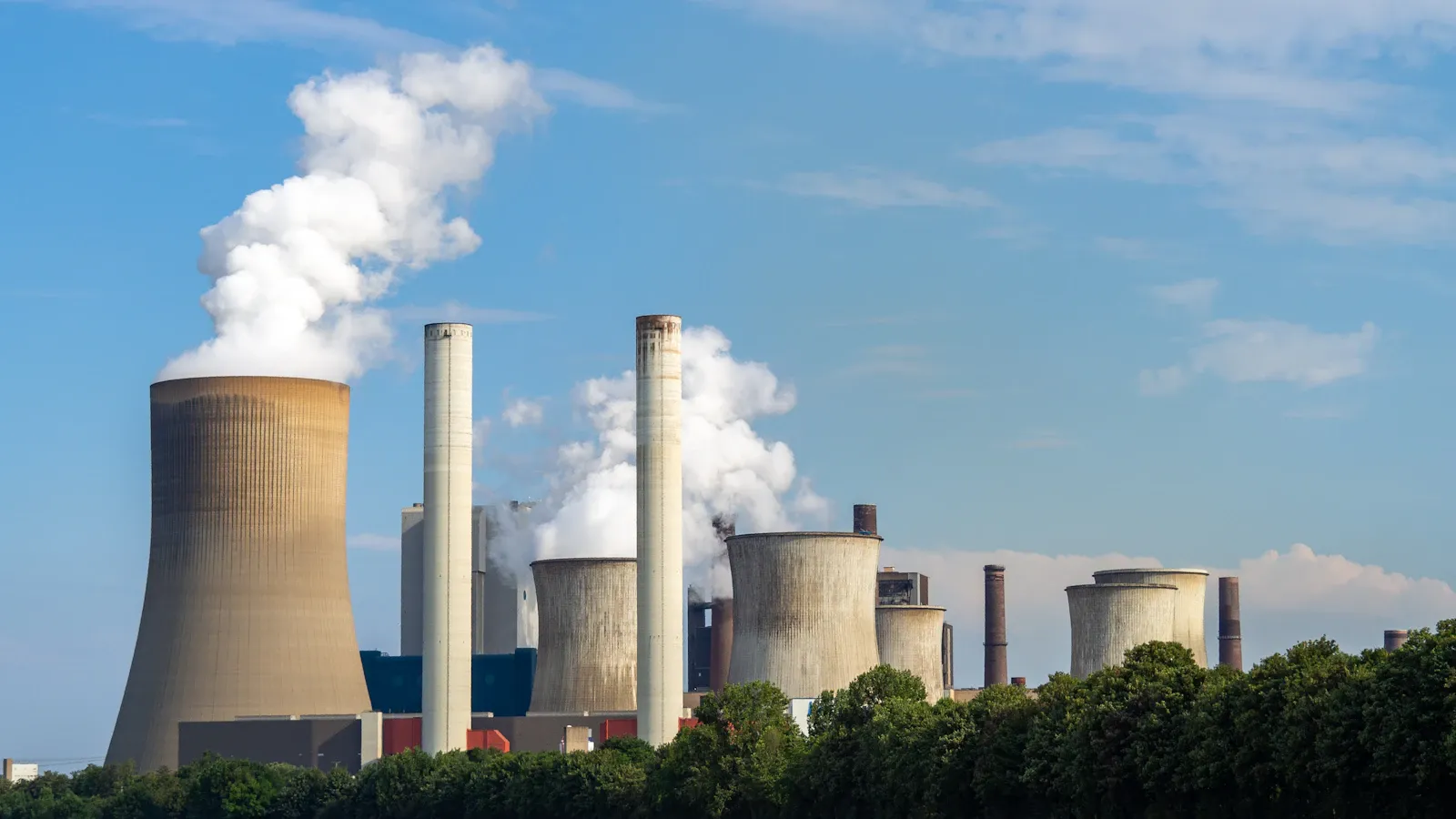 Cooling towers and chimneys at the lignite power plant in Niederaußem, Germany (photo by Wim van 't Einde on Unsplash)
